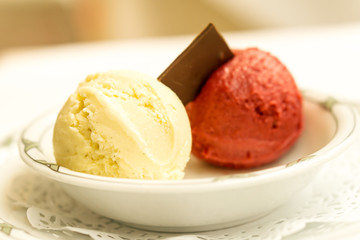 zwei kugeln eis