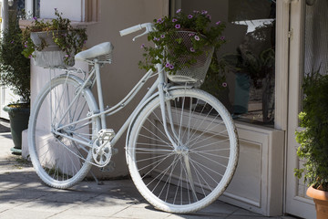 Fototapeta na wymiar White bicycle on the corner of the street