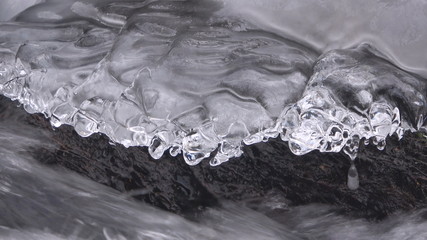 Eisgebilde, Eis am Bach, Eisglocken, Elsava, Winterimpression