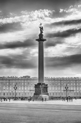 Obraz premium Alexander Column in Palace Square, St. Petersburg, Russia