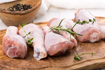 Raw chicken drumsticks