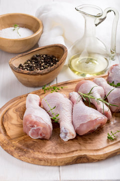 Raw chicken drumsticks