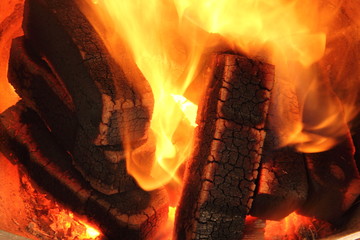 Koks im Kamin