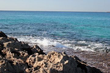 Fototapeta na wymiar Mittelmeer: Blick auf Küste und Ozean vor Zypern