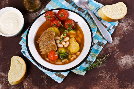Meat soup with beans