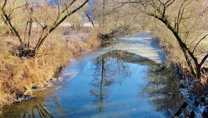 Winterlicher Fluss