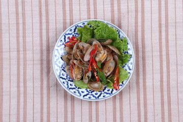 Stir fried clams with roasted chile paste.