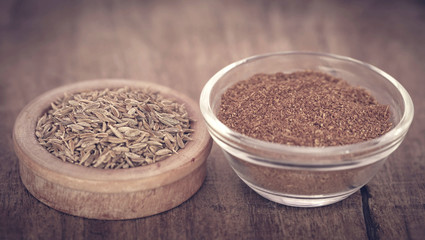 Crushed cumin with whole