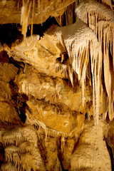 Roche et stalactites, grotte de Lacave, Lot, France