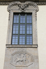 Obraz premium Technische Universität München: Fenster mit Stuckarbeiten 