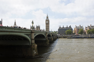 Fototapeta na wymiar View of a Big Ben, Thames River and bridge
