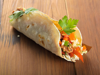 tacos with ground beef and vegetables