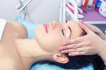 Obraz na płótnie Canvas Woman enjoying facial massage