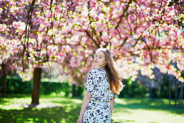 Fototapeta na wymiar Beautiful young woman in blooming spring park