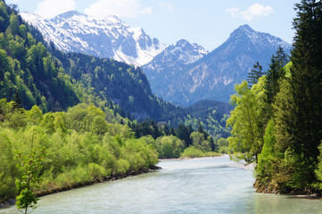 Fototapeta premium Lech durch die Alpen
