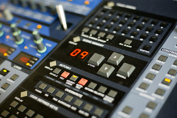 Audio mixing console