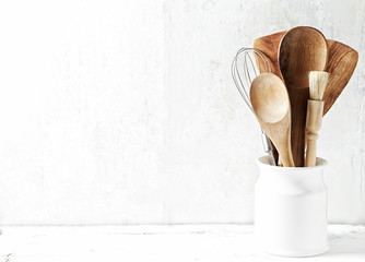 Assorted cooking utensils in a ceramic dish


