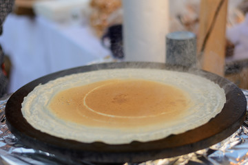 leckerer Pfannkuchen wird gebacken