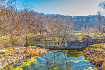     Вид на озеро в парке © ais60