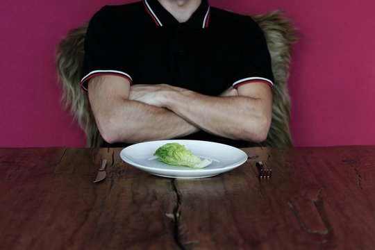 teller mit salatblatt I