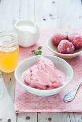 Frozen strawberry yogurt