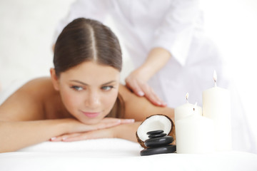 Obraz na płótnie Canvas Woman getting spa massage
