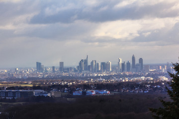 Blick vom Taunus auf die Frankfurter Skyline