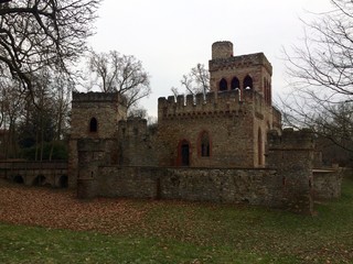 Mosburg im Schlosspark Biebrich (Wiesbaden, Hessen)
