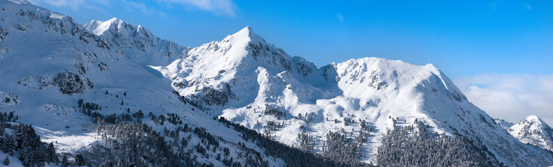 Panorama: &Ouml;sterreichische Alpen im K&uuml;htai, Tirol im Winter