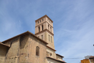Fototapeta na wymiar torreón de ladrillo de una iglesia antigua