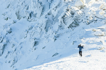 Fototapeta na wymiar Male snowboarder walking at the top of a mountain