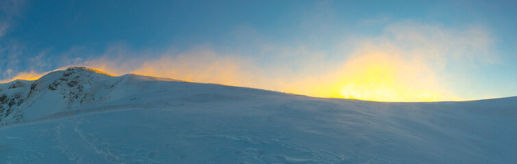 Fototapeta na wymiar Sunset on gridge in Tatra Mountains