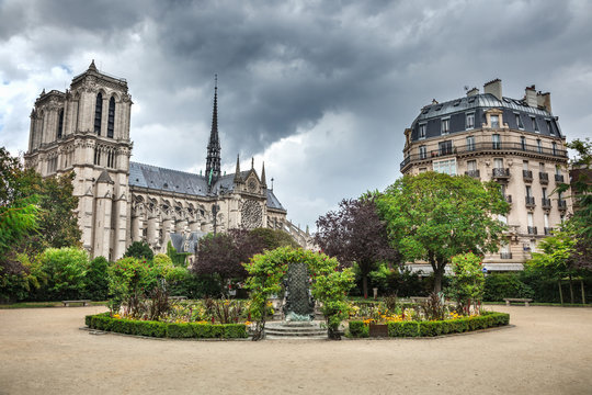 Square Rene Viviani, Paris, France