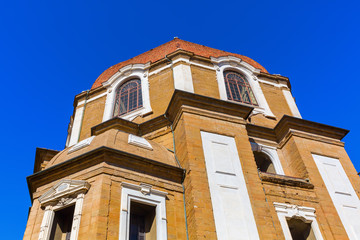 Fototapeta na wymiar dome of Basilica di San Lorenzo in Florence