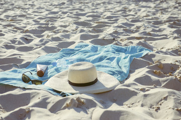 Fototapeta na wymiar beach background with hat and towel
