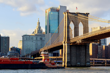 Fototapeta premium Most Brookliński z pejzażem miejskim w tle