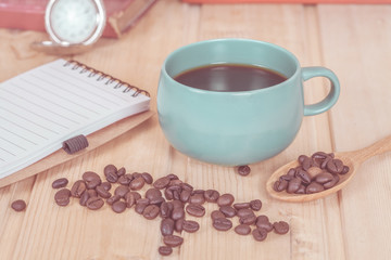 Obraz na płótnie Canvas cup of coffee on wood table