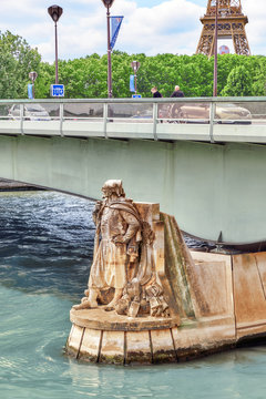 PARIS, FRANCE - JULY 06, 2016 : Pont de l'Alma (Alma Bridge in E