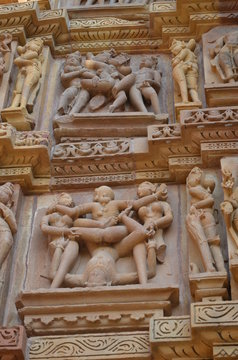 Статуи на храме любви, Индия, Каджураху
