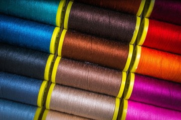 Multicolor sewing threads
