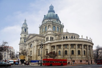 Fototapeta na wymiar Самая большая церковь Будапешта