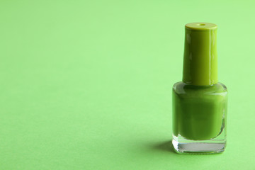 Nail polish in color green Pantone 2017