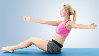 Obraz premium Woman making pilates mat exercises