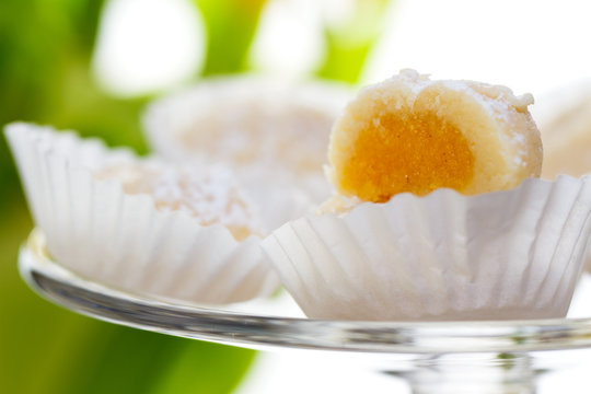 portuguese queijinhos de amendoa com ovos