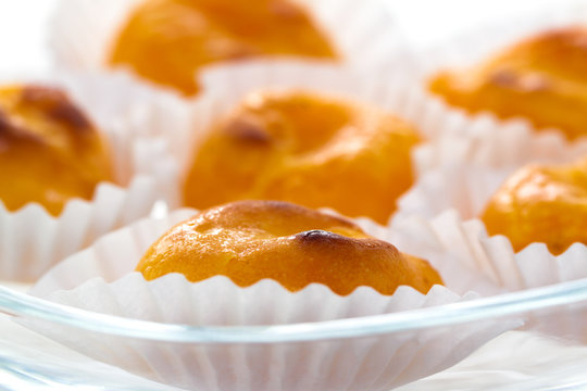 portuguese queijinhos de amendoa com ovos
