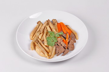 Fried eryngii mushroom with pork liver and carrot.
