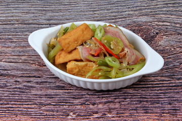 Fried green pepper with tofu and becon