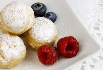 Windbeutel mit feiner Sahnecreme