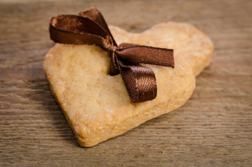  cookies-hearts related together on  wooden table