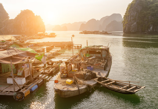 Scenic floating fishing village in the Ha Long Bay, Vietnam